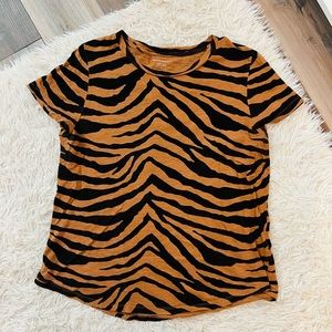 NWOT Banana Republic Tee